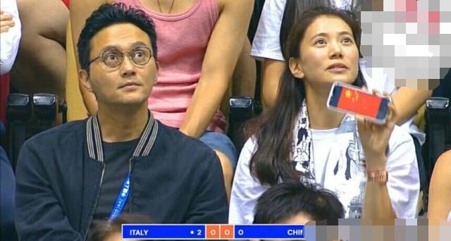 袁詠儀吳君如現(xiàn)場為中國女排加油助威超感動,網友:輸贏已經不重要了